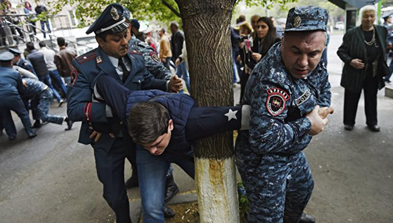 Yerevanda etiraz aksiyaları zamanı 277 nəfər saxlanılıb