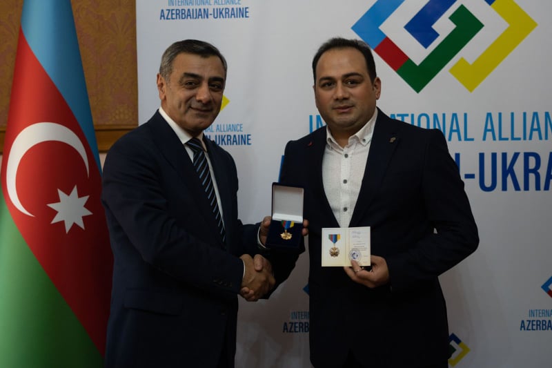 Beynəlxalq Alyans QHT və media rəhbərlərini medalla təltif etdi - Foto
