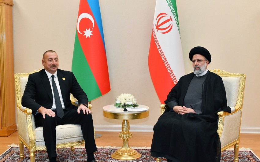 Prezident İlham Əliyev İranın dövlət başçısı ilə görüşüb